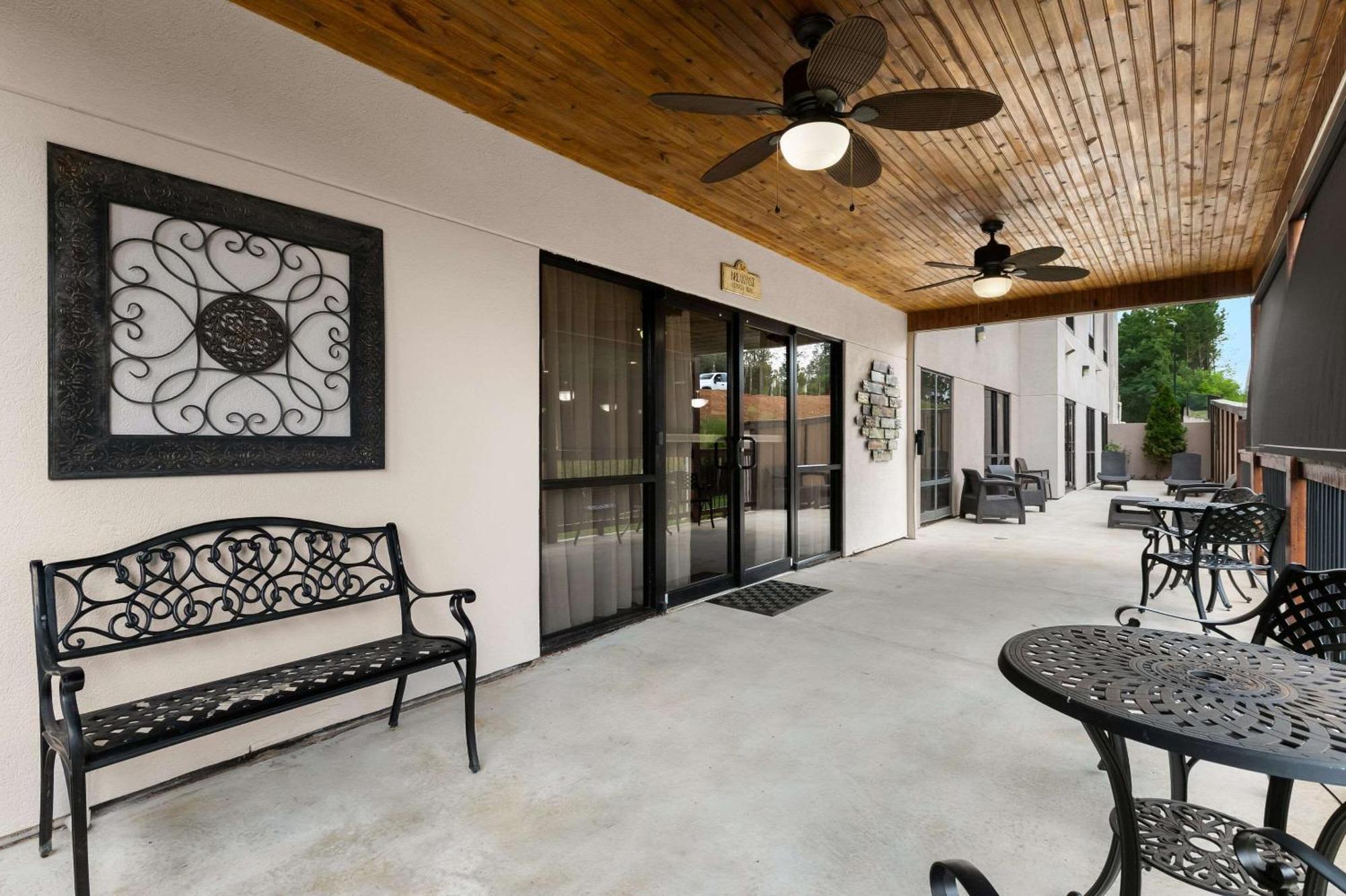Comfort Suites Commerce Exterior foto